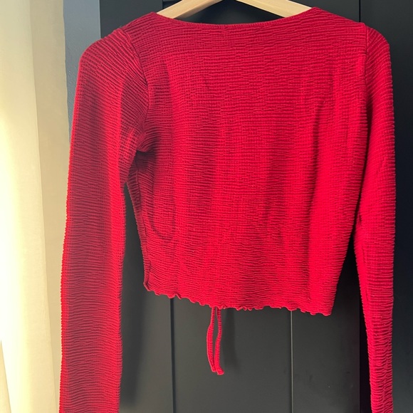 HOLLISTER red ruched crop top - Picture 2 of 3